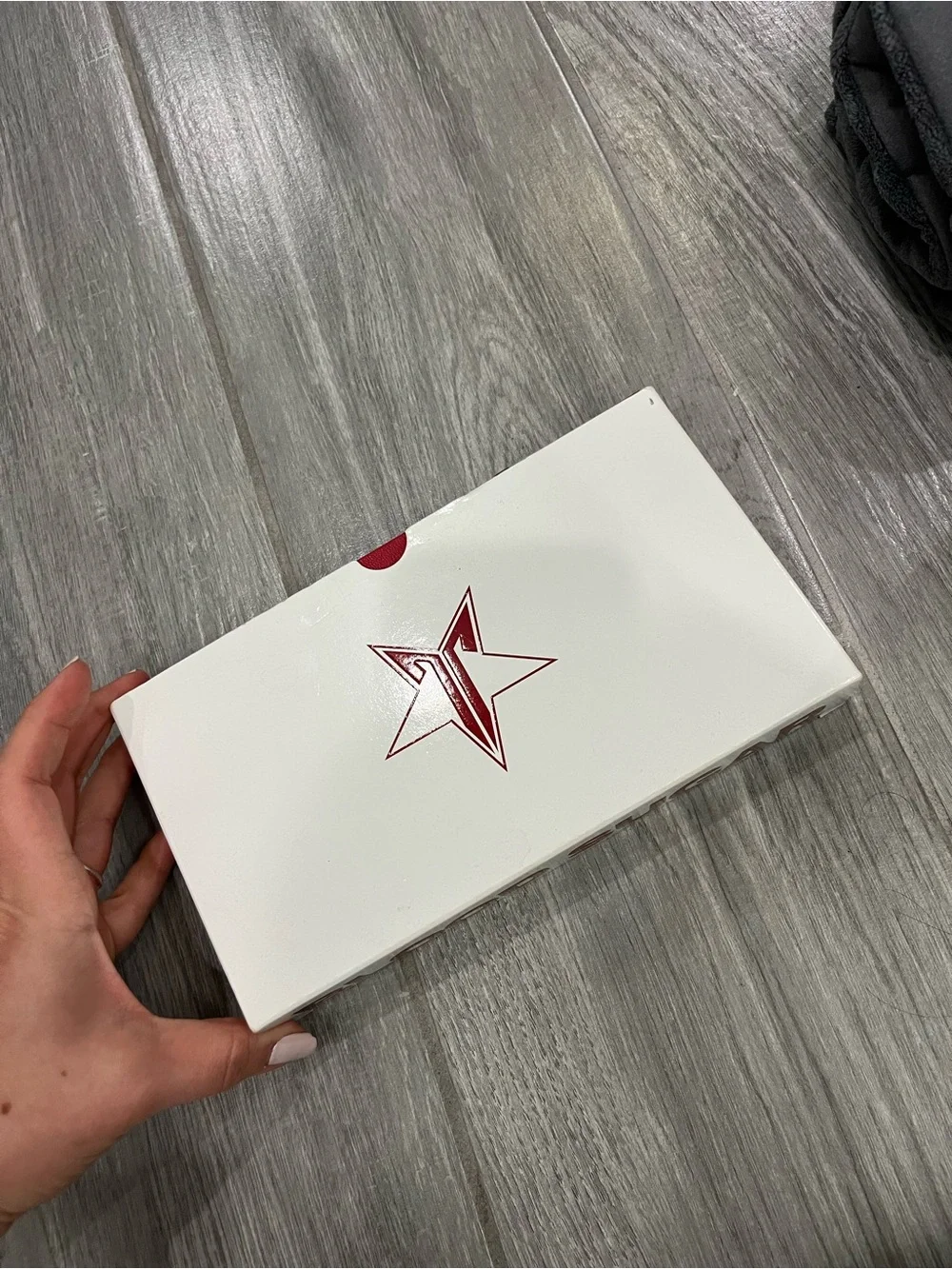 Jeffree Star Blood Sugar Eyeshadow Palette - Red & White Packaging